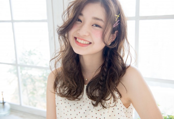 カラーピンアレンジ　ゆるふわロング